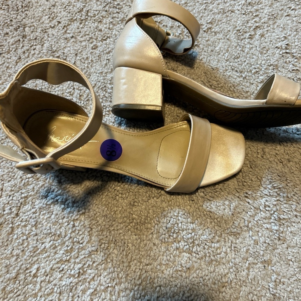 Mari A Mattie2 shoes size 8.5M open toe  sandal block heel color nude